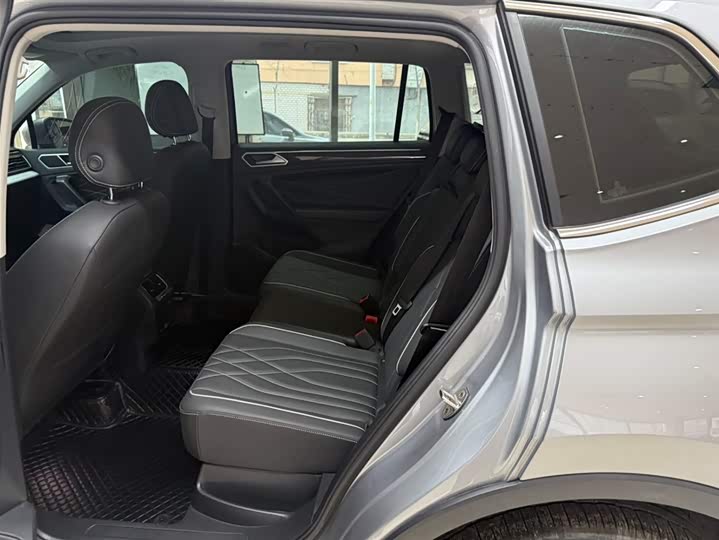 Tiguan L 2023 280TSI автомат 2WD Limited фото 21
