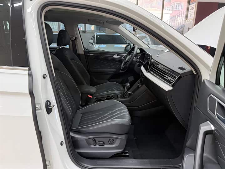 Tiguan L 2023 280TSI автомат 2WD Limited фото 8