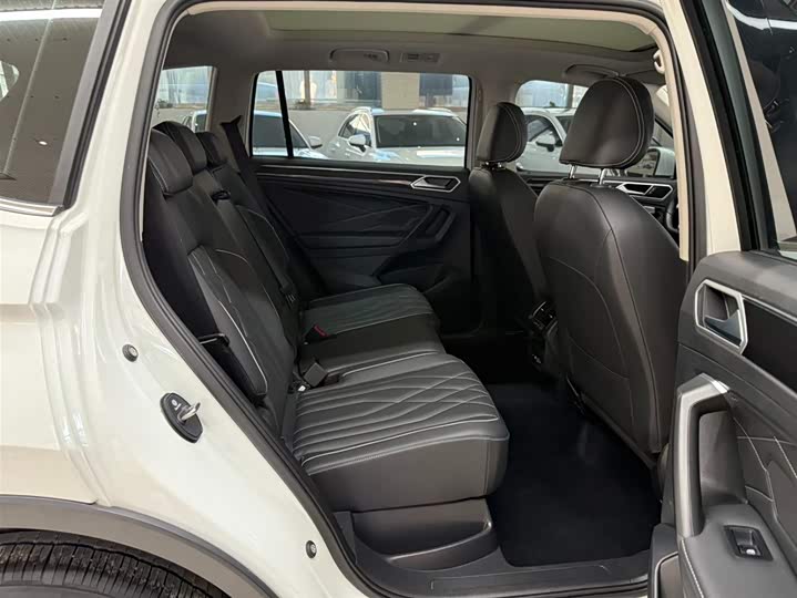 Tiguan L 2023 280TSI автомат 2WD Limited фото 11