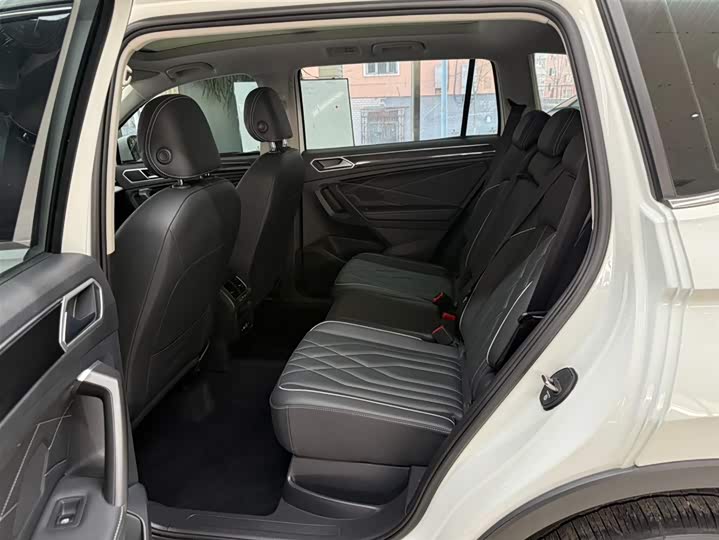 Tiguan L 2023 280TSI автомат 2WD Limited фото 12