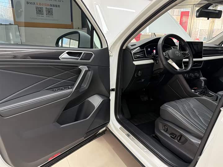 Tiguan L 2023 280TSI автомат 2WD Limited фото 13