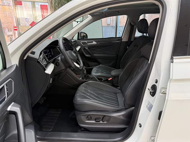 Tiguan L 2023 280TSI автомат 2WD Limited фото 14