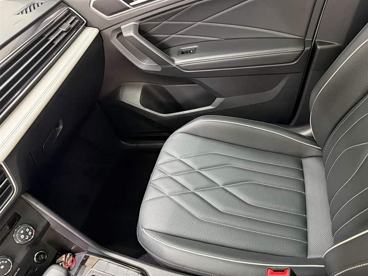 Tiguan L 2023 280TSI автомат 2WD Limited фото 16