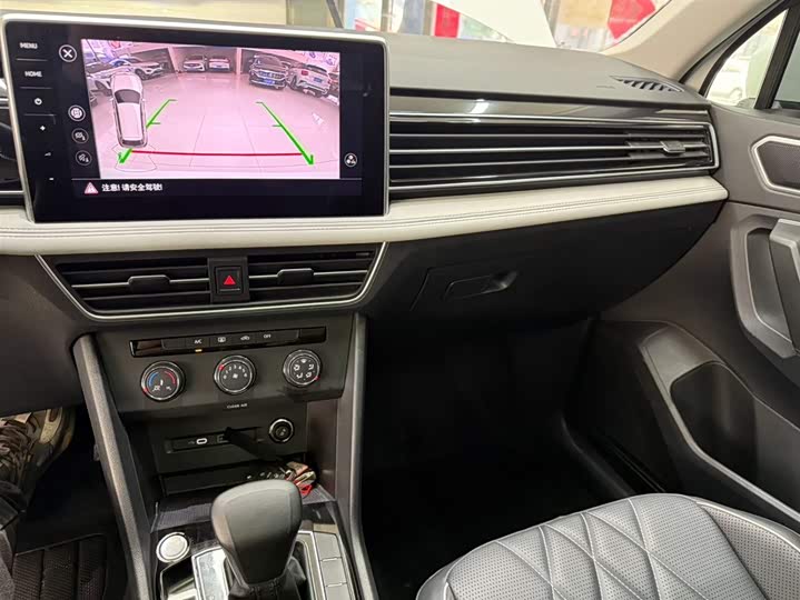 Tiguan L 2023 280TSI автомат 2WD Limited фото 17