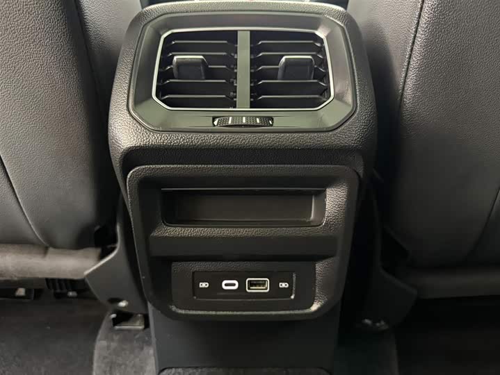 Tiguan L 2023 280TSI автомат 2WD Limited фото 20