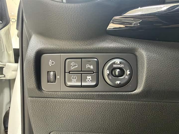 Kia KX1 2021 1.4L CVT фото 16