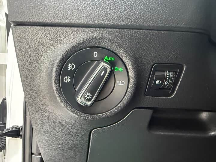 Karoq 2021 TSI280 Luxury фото 9