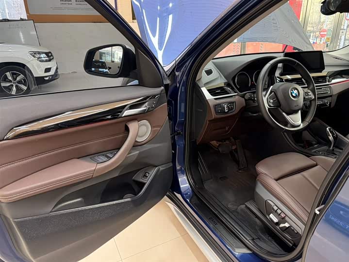 BMW X1 2022 sDrive20Li фото 8