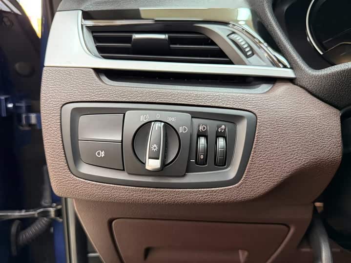 BMW X1 2022 sDrive20Li фото 9
