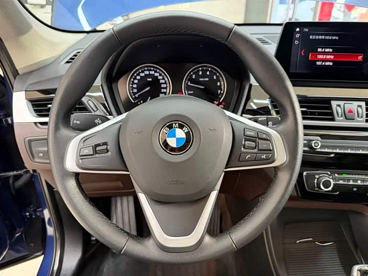 BMW X1 2022 sDrive20Li фото 11