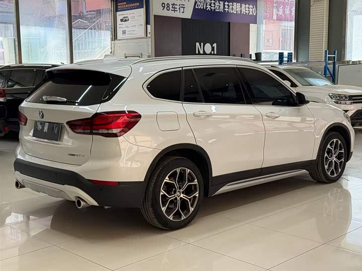 BMW X1 2022 sDrive20Li фото 4