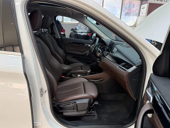 BMW X1 2022 sDrive20Li фото 13