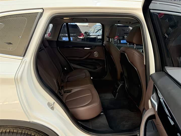 BMW X1 2022 sDrive20Li фото 14