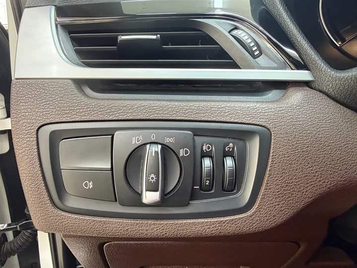 BMW X1 2022 sDrive20Li фото 19
