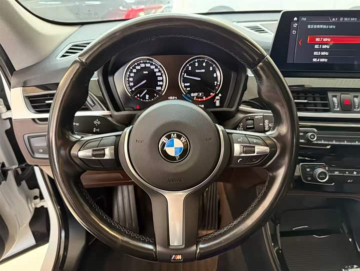 BMW X1 2022 sDrive20Li фото 22