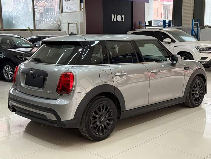 MINI 2023 1.5T ONE 5-дверный фото 4