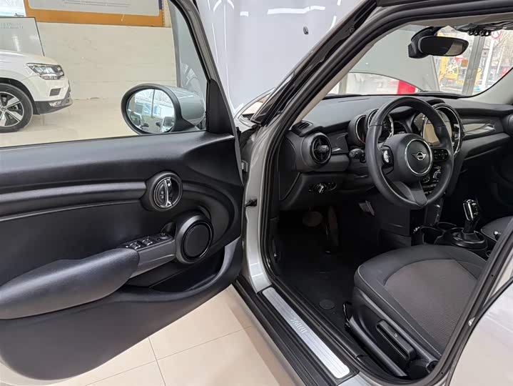 MINI 2023 1.5T ONE 5-дверный фото 8