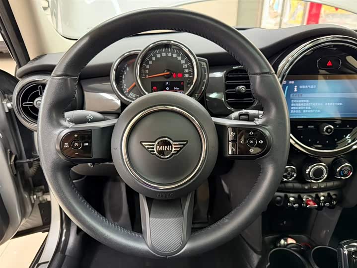 MINI 2023 1.5T ONE 5-дверный фото 11