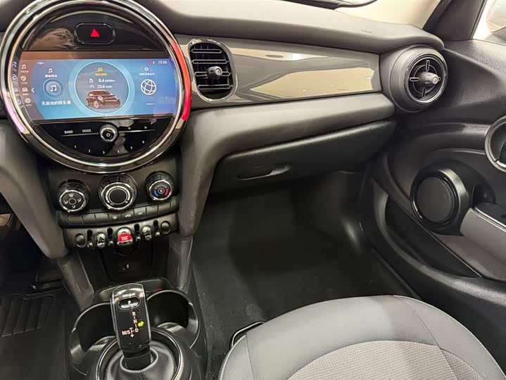 MINI 2023 1.5T ONE 5-дверный фото 12