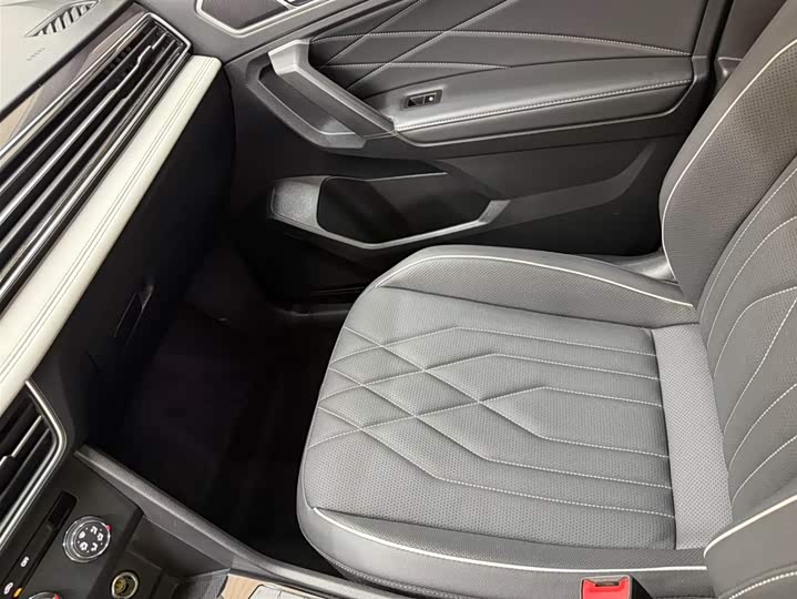 Tiguan L 2023 280TSI автомат 2WD Limited фото 13