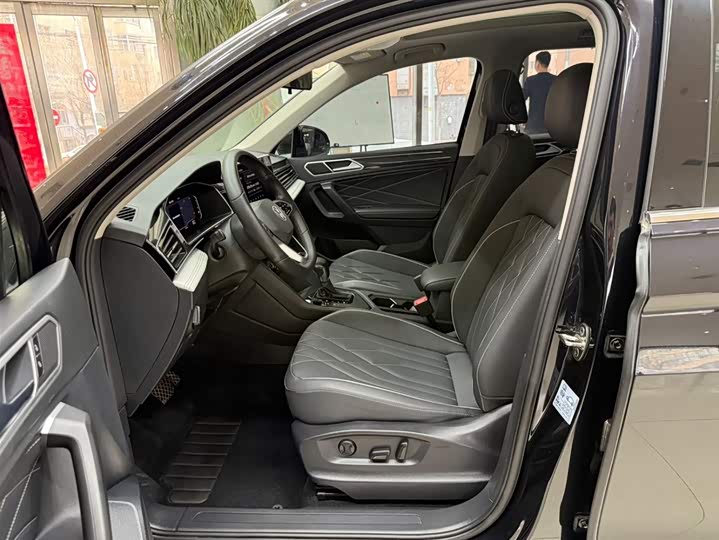 Tiguan L 2023 280TSI автомат 2WD Limited фото 16
