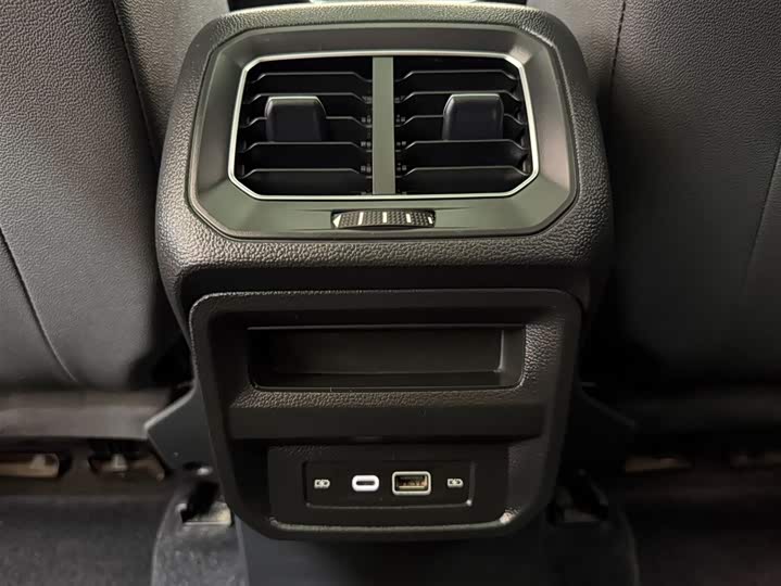 Tiguan L 2023 280TSI автомат 2WD Limited фото 19
