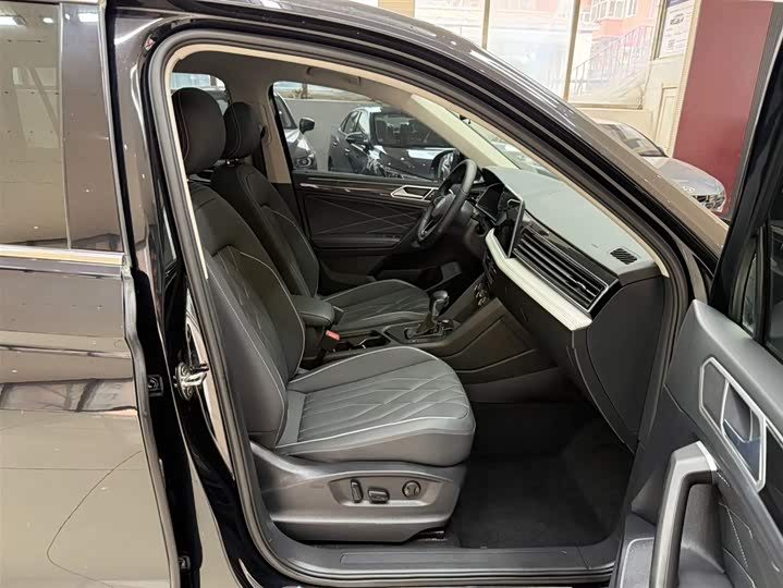 Tiguan L 2023 280TSI автомат 2WD Limited фото 21