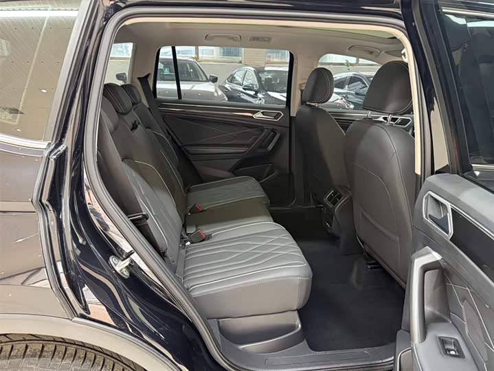 Tiguan L 2023 280TSI автомат 2WD Limited фото 22