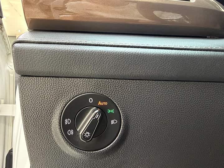 Tharu 2021 280TSI 2WD Luxury Plus фото 9