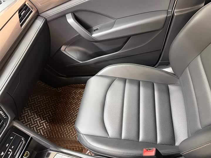 Tharu 2021 280TSI 2WD Luxury Plus фото 13