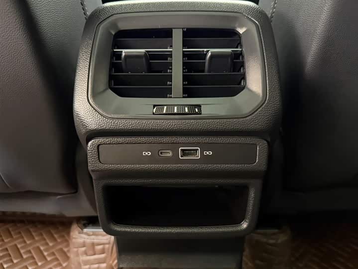 Tharu 2021 280TSI 2WD Luxury Plus фото 19