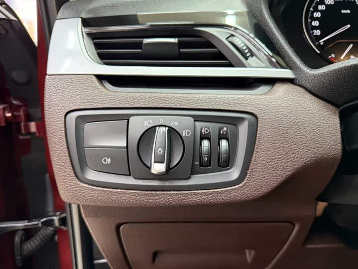 BMW X1 2022 sDrive20Li фото 9