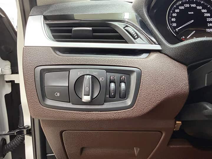 BMW X1 2021 sDrive20Li фото 9