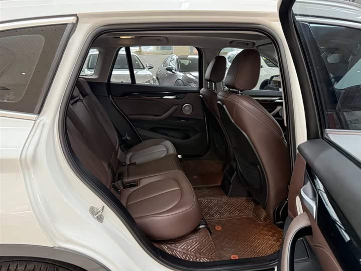 BMW X1 2021 sDrive20Li фото 21