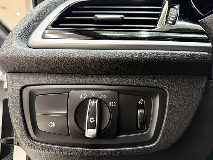 BMW 1 серии 2021 120i M Sport Shadow фото 9