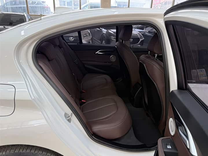 BMW 1 серии 2021 120i M Sport Shadow фото 21