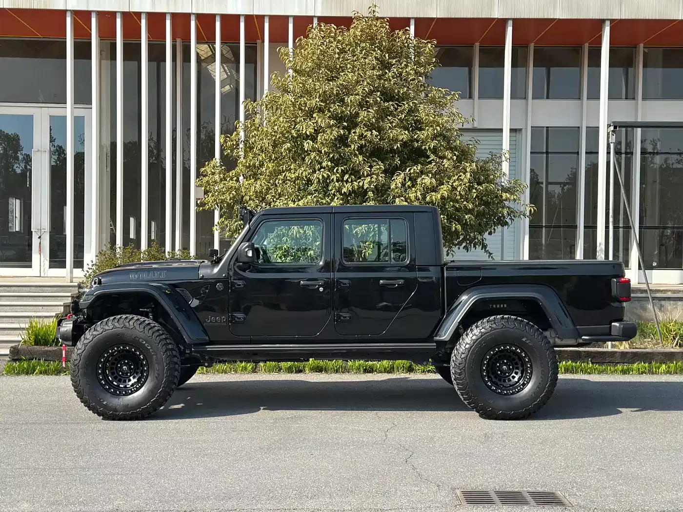 Jeep Gladiator 2022 3.6L Pioneer Edition фото 2