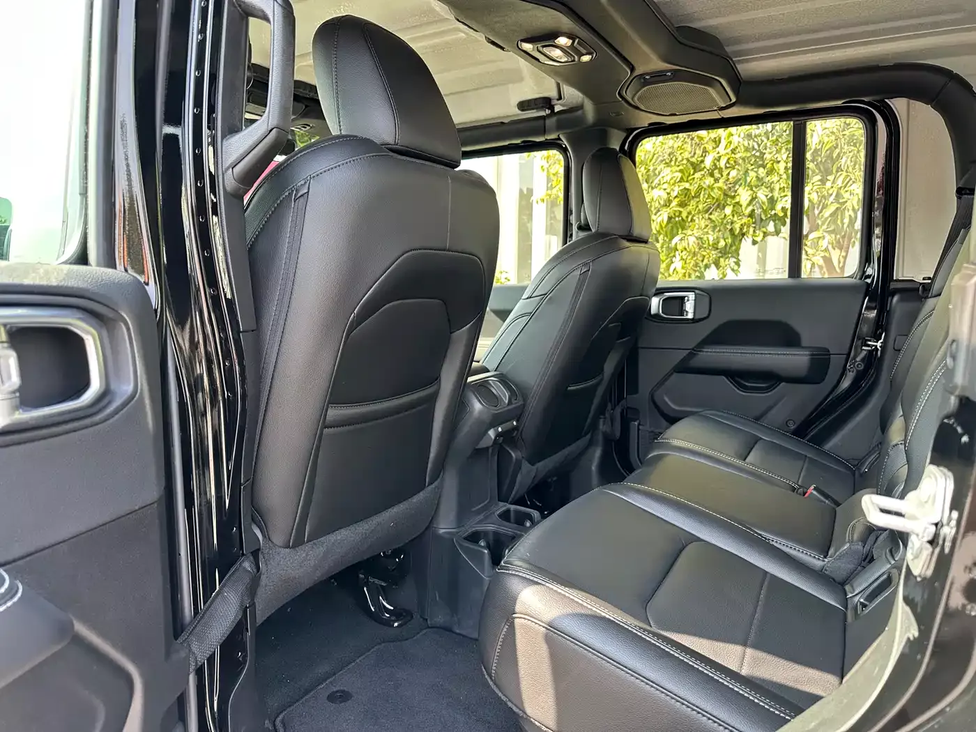 Jeep Gladiator 2022 3.6L Pioneer Edition фото 8