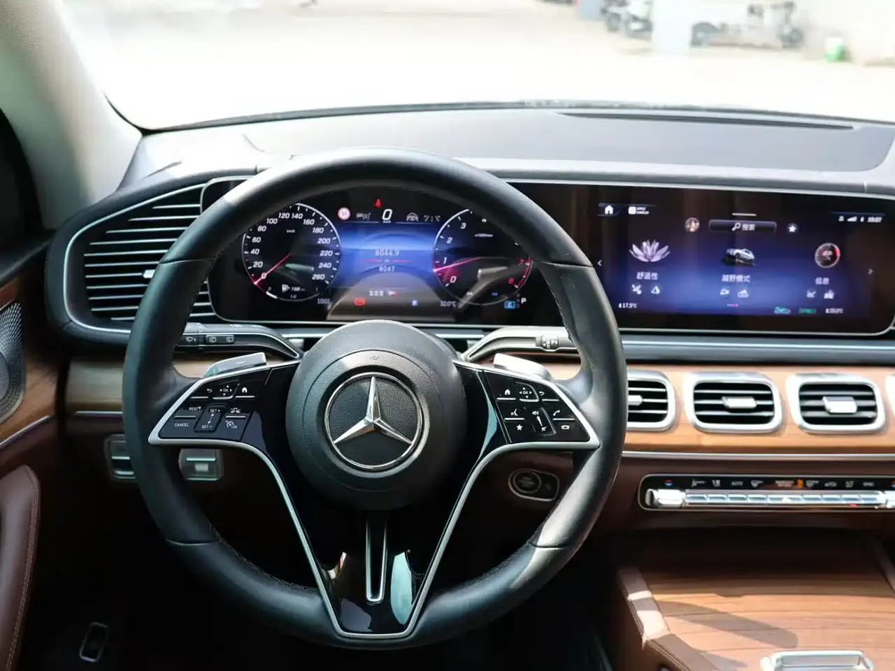 Mercedes-Benz GLE 2024 GLE 450 4MATIC Fashion фото 11