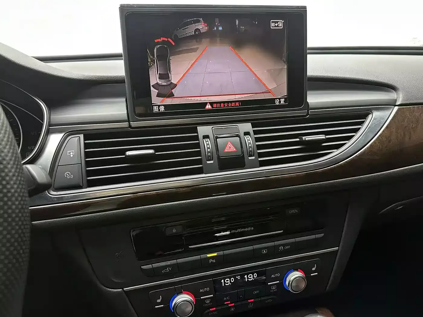 Audi A6L New Energy 2018 40 e-tron фото 11
