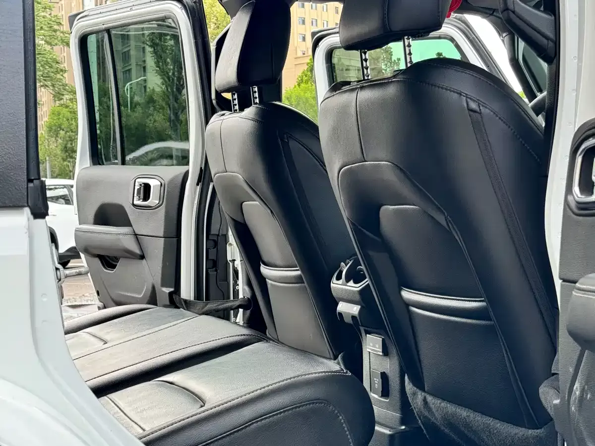 Jeep Wrangler 4xe 2021 4-Door 2.0T 4xe Sahara фото 7