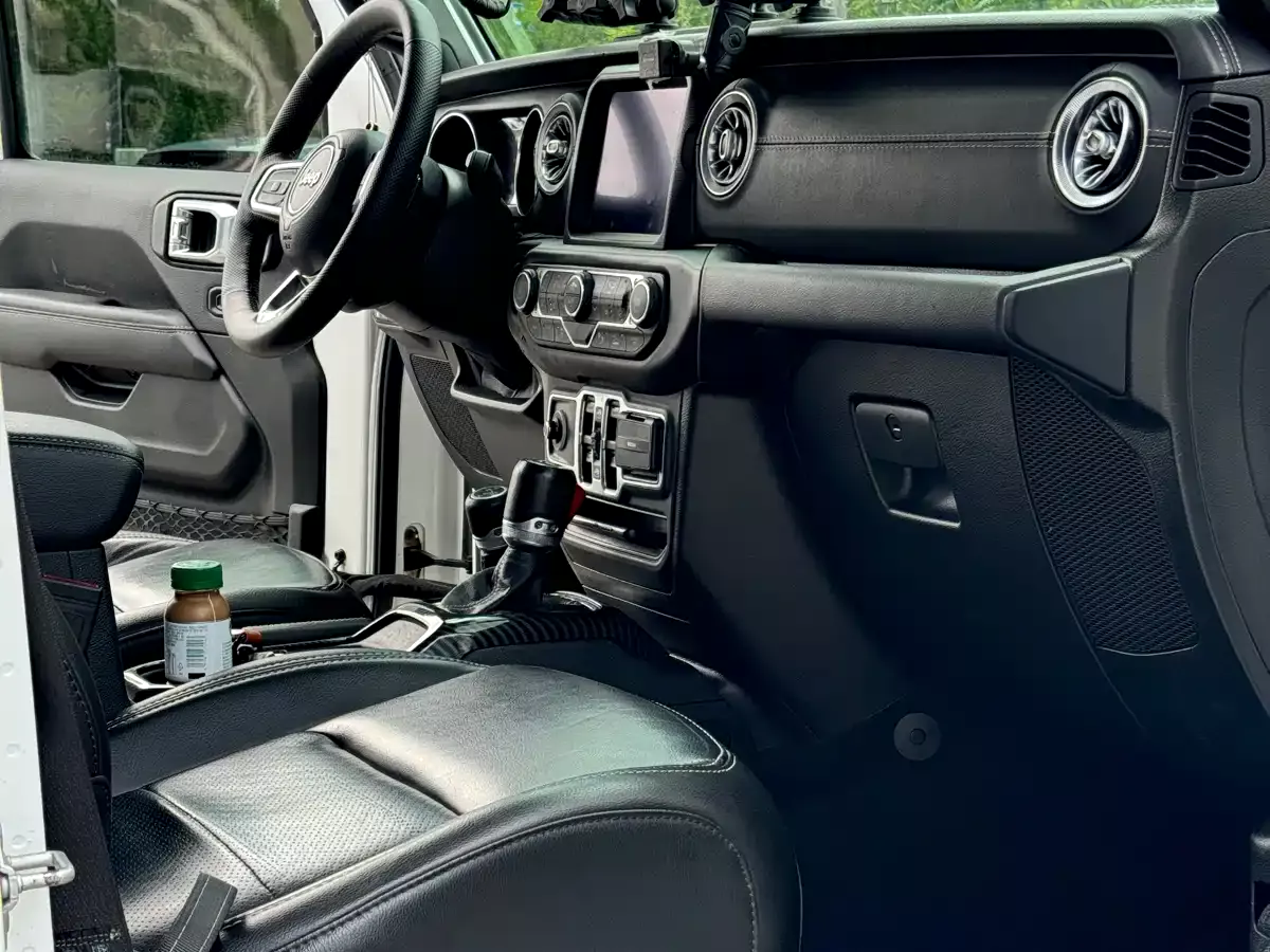 Jeep Wrangler 4xe 2021 4-Door 2.0T 4xe Sahara фото 8