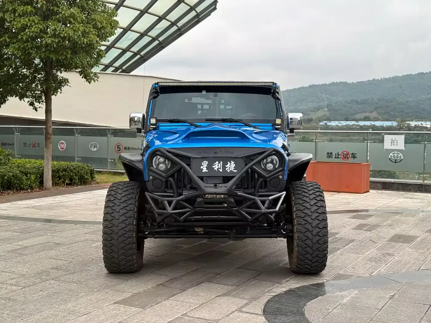 Jeep Wrangler 2015 2.8TD Sahara 4-Door Comfort Edition фото 2