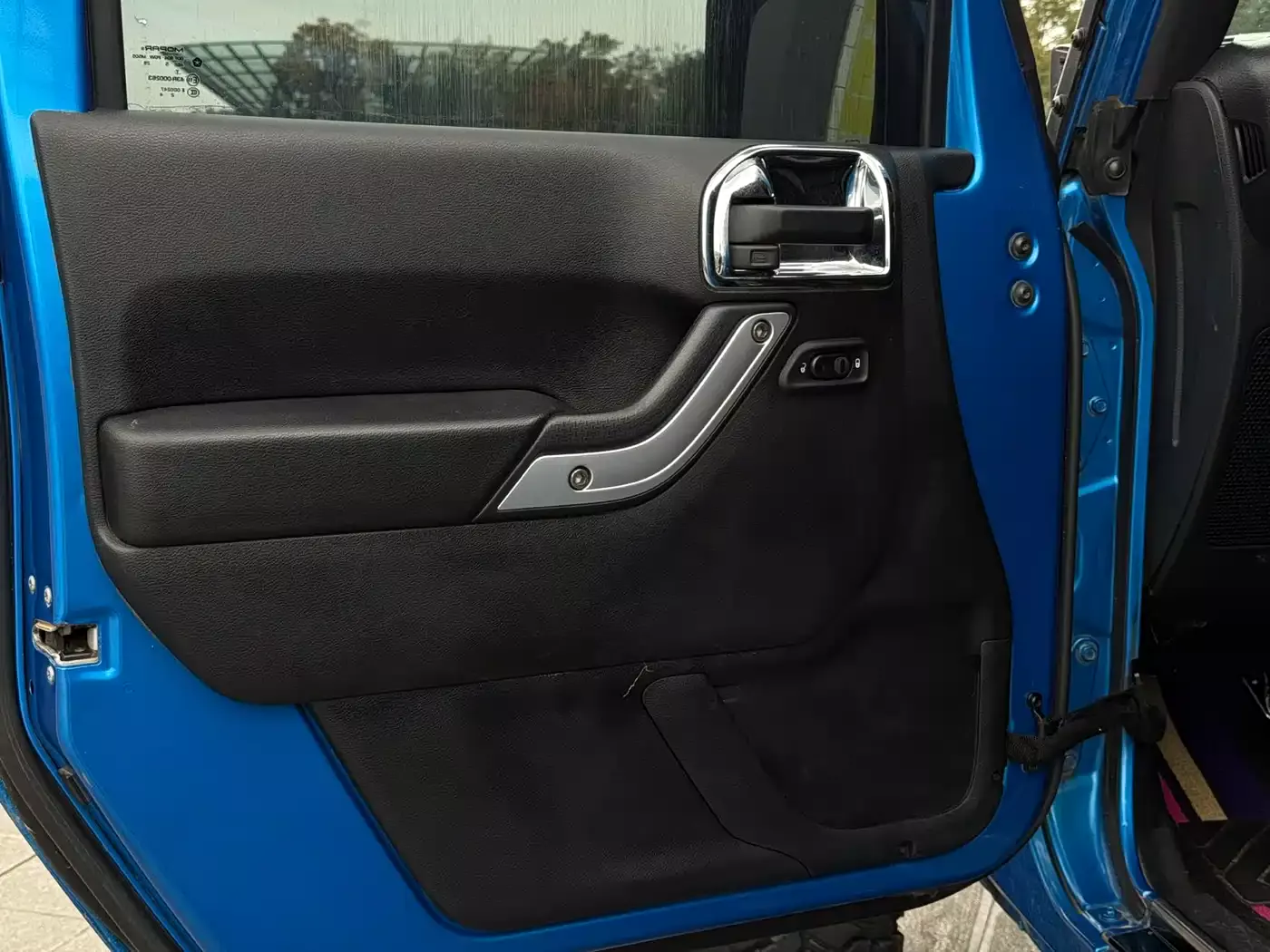 Jeep Wrangler 2015 2.8TD Sahara 4-Door Comfort Edition фото 8