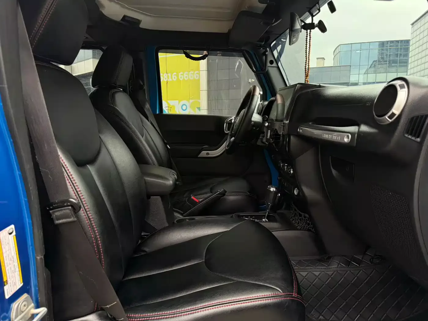 Jeep Wrangler 2015 2.8TD Sahara 4-Door Comfort Edition фото 9