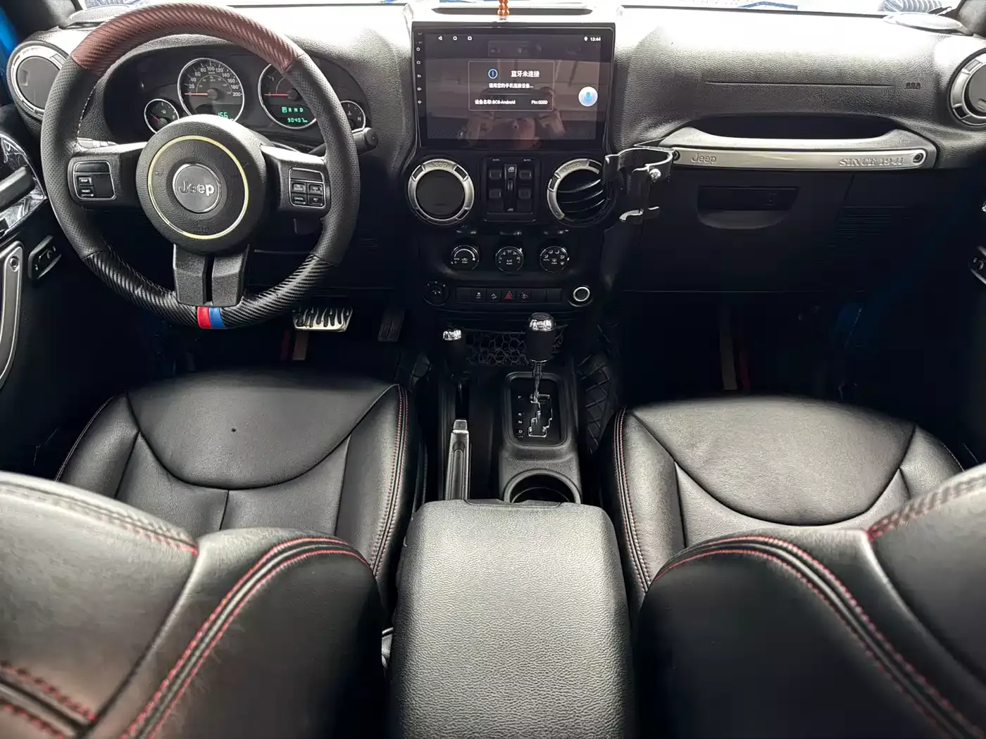 Jeep Wrangler 2015 2.8TD Sahara 4-Door Comfort Edition фото 12