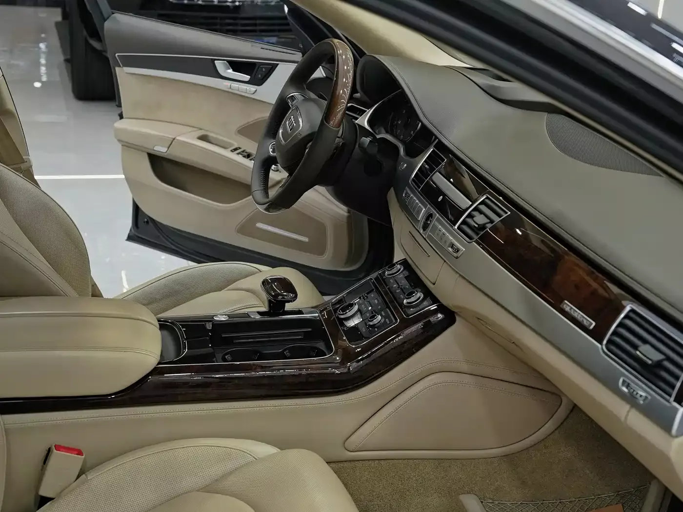 Audi A8 2014 A8L 6.3 FSI W12 quattro Flagship фото 24