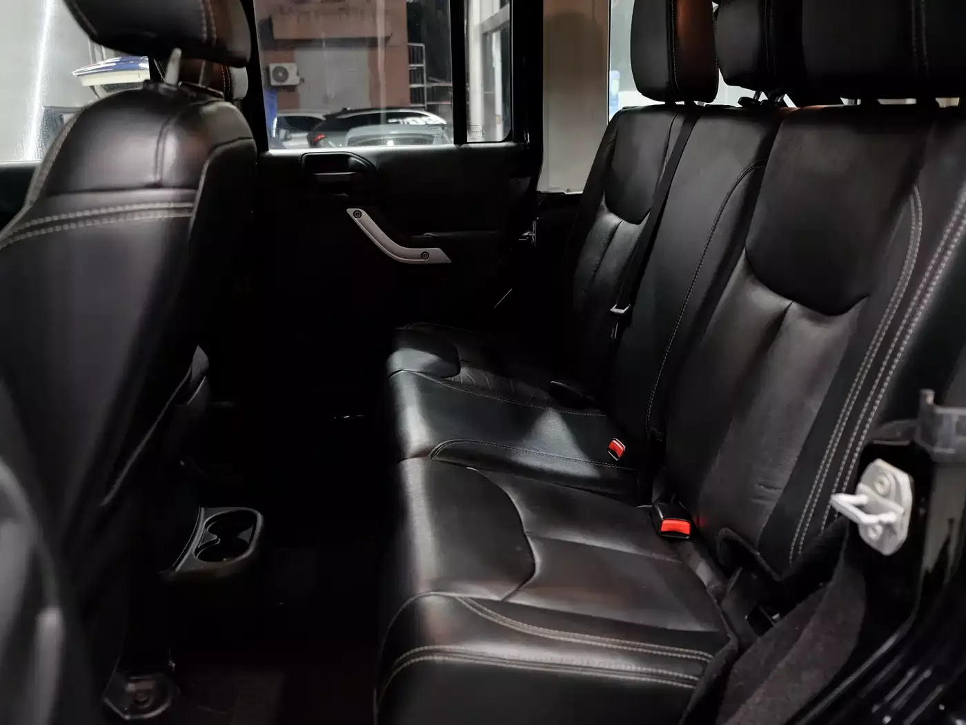 Jeep Wrangler 2017 3.0L Sahara 4-Door Comfort Edition фото 8