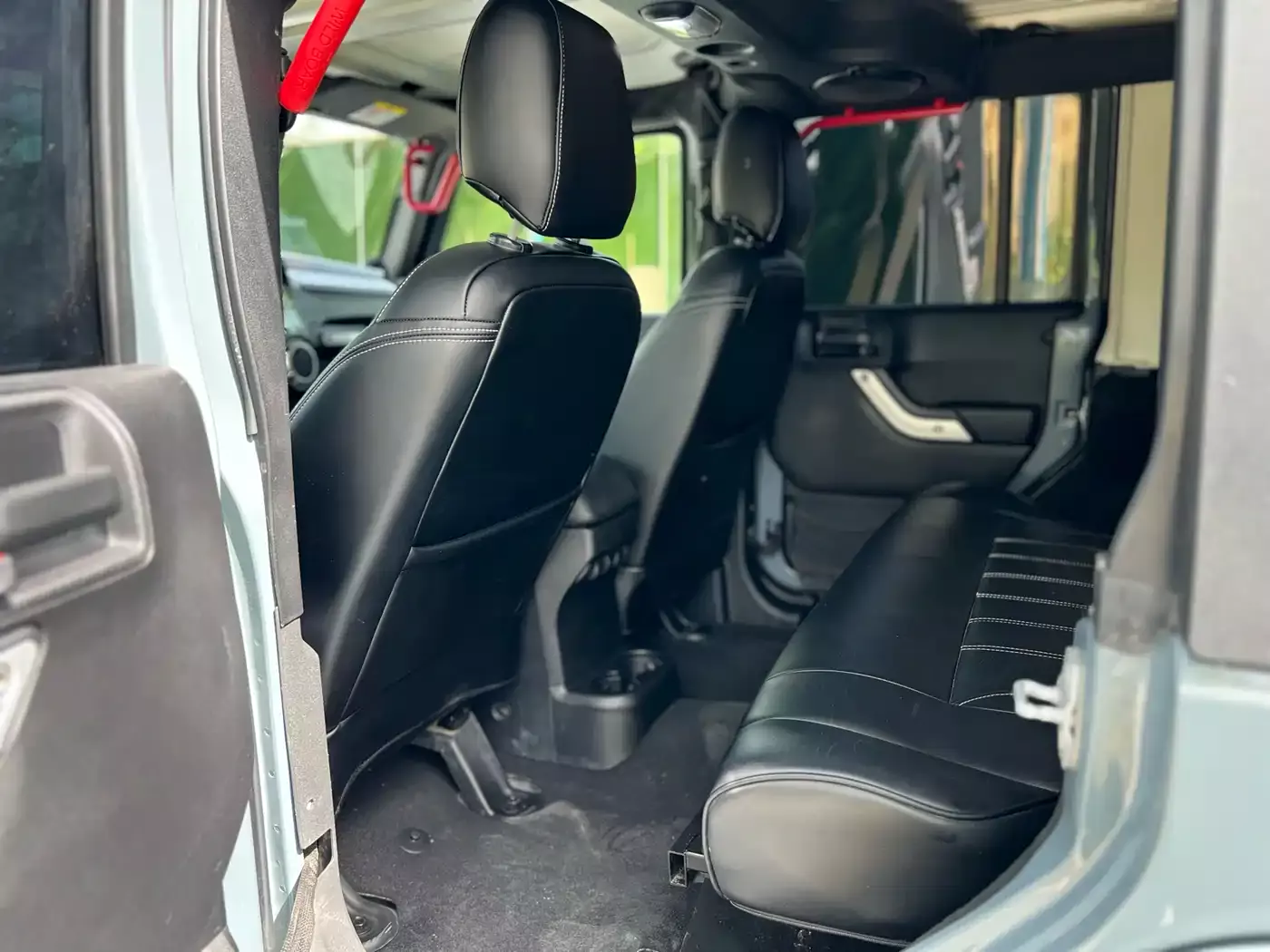 Jeep Wrangler 2015 3.0L Sahara 4-Door Comfort Edition фото 5