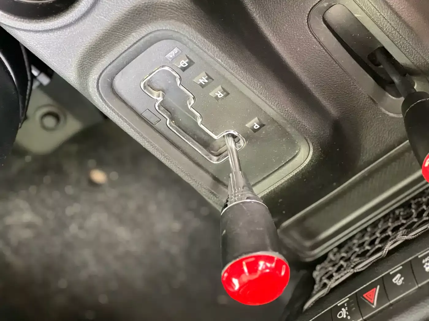 Jeep Wrangler 2015 3.0L Sahara 4-Door Comfort Edition фото 7